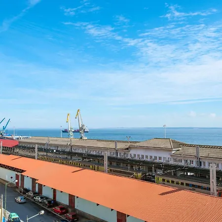 Fuer 17 Personen Und 1 Kind In By Interhome شقة *