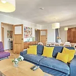 Fuer 17 Personen Und 1 Kind In By Interhome דירה