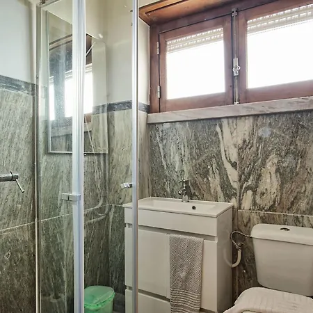 Fuer 17 Personen Und 1 Kind In By Interhome リスボン